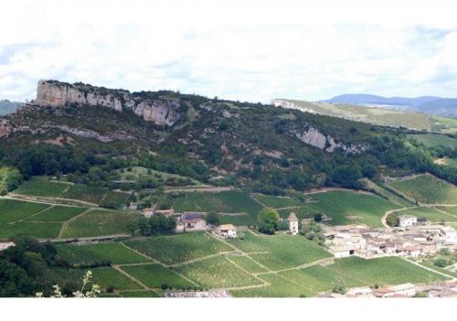 Il prétend avoir localisé une grotte ornée autour des roches, le Journal de Saone et Loire, dimanche 28 octobre 2018. (Johan Bozon)