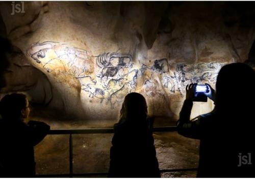 Et si le Mâconnais avait aussi sa grotte de Lascaux ? Le 14 octobre 2016. (Article : le journal de Saône et Loire : Photo Fabrice Hebrad /  Le Dauphiné Libéré)