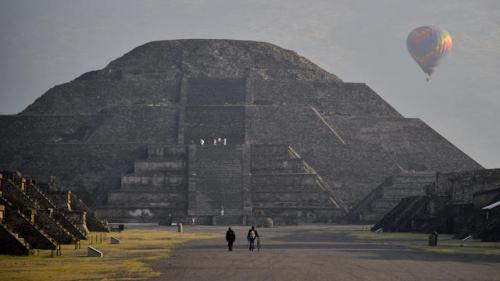 MEXIQUE : UN «PASSAGE VERS LE MONDE SOUTERRAIN» DÉCOUVERT SOUS LA PYRAMIDE DE LA LUNE, 30/10/2018.(CNEW.FR)