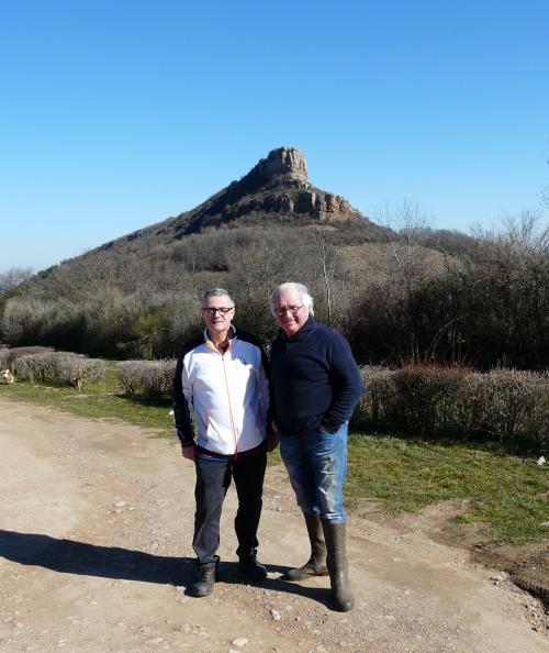 Le dimanche 17 février 2019, rencontre avec Mr le maire de Vergisson pour le jour J ( la Roche de Solutré en arrière plan) (Albert Fagioli / Roger Lassarat)