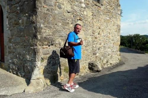 Après des cryptes dans l'Aude, le radiestésiste affirme avoir trouvé l'île au trésor, le lundi 29 décembre 2014, L'Indépendant / Midi-Libre. (Bruno Coince) (Page 1)