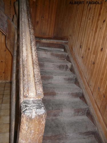 L'Escaliers en bois de la ferme de Rinting, 25 mai 2010. (Albert Fagioli)