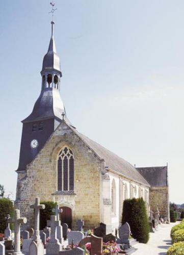 Eglise Saint-Médard de Torcé, découverte d'une crypte sous l'autel. (Maire Mr Michel Desrues)