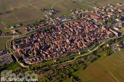 Le village de Bergheim vue du ciel. (Alsace.com)