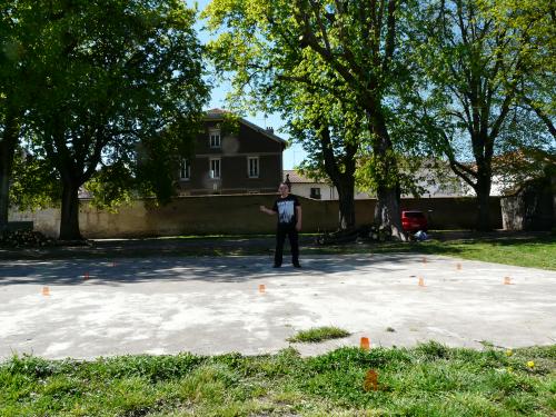 La crypte rectangulaire (voir carré) sous la nef de l'ancienne église Saint-Laurent de Dieulouard. (Sous la nef) (Albert Fagioli)